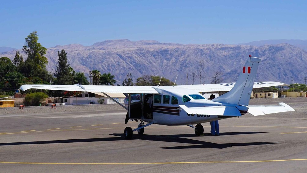 Picture 1 for Activity Nazca: Experience a Magical Flight Over the Ancient Lines 5
