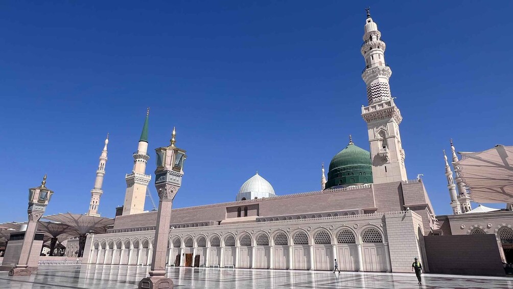Picture 1 for Activity Prophet’s Mosque Walking Tour with Historic Hejaz Railway 2