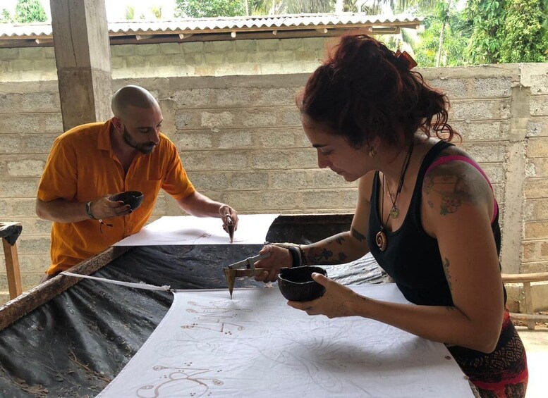 Picture 1 for Activity Galle: Traditional Batik Making Workshop & Factory Tour 4