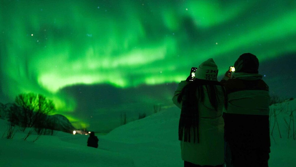 Henningsvær: Northern Lights Tour with Photographer 1