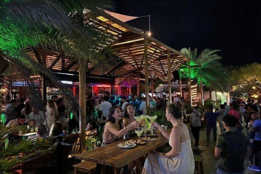 One Happy Bar Crawl Explore Aruba's Palm Beach Nightlife 5