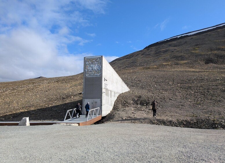 Svalbard: Midnight Sun Photo Tour & Seed Vault - guided 1