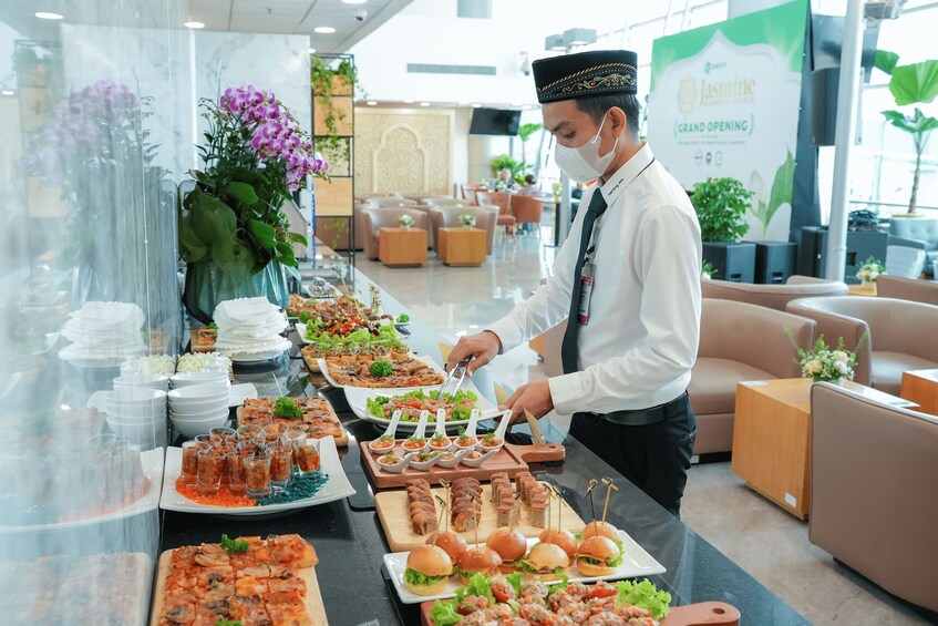 Picture 3 for Activity SGN Ho Chi Minh Tan Son Nhat Intl Airport: Lounge Access 4