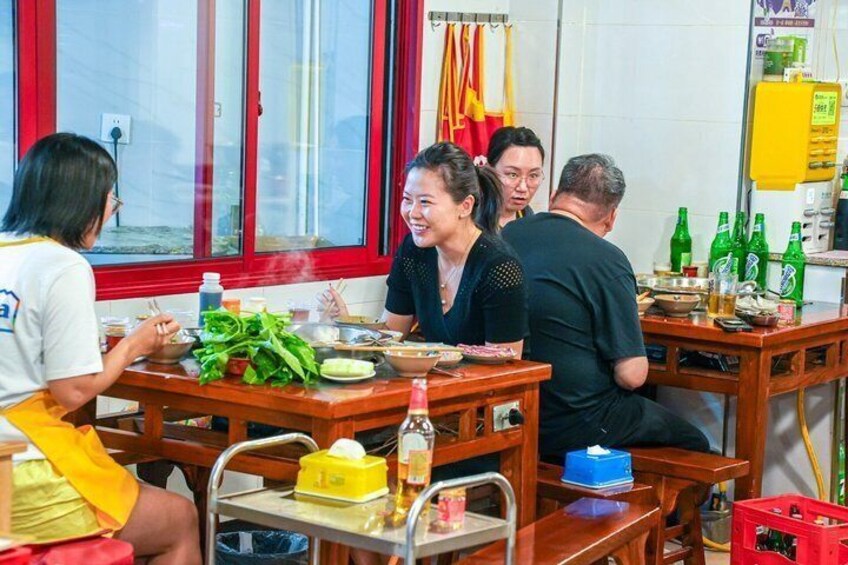 Chongqing Local Flavors, Night Views & Mountain City Tour 1