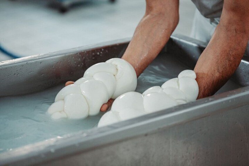 Authentic Morning Food Tour in Naples Market with 6 Stops 3