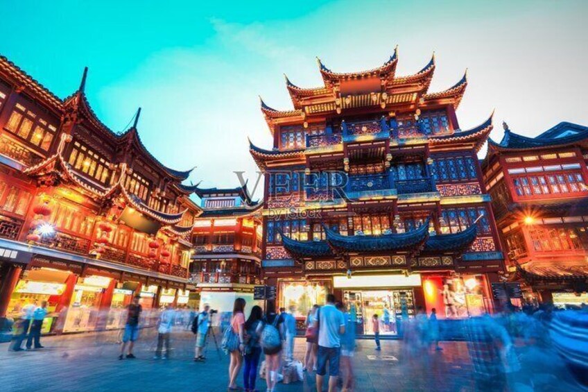 Shanghai Private 8 Hour Tour with Local Guide in Tesla 4