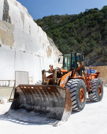 Picture 1 for Activity Carrara: Michelangelo Quarries and Carrara Art Studios Tour 2