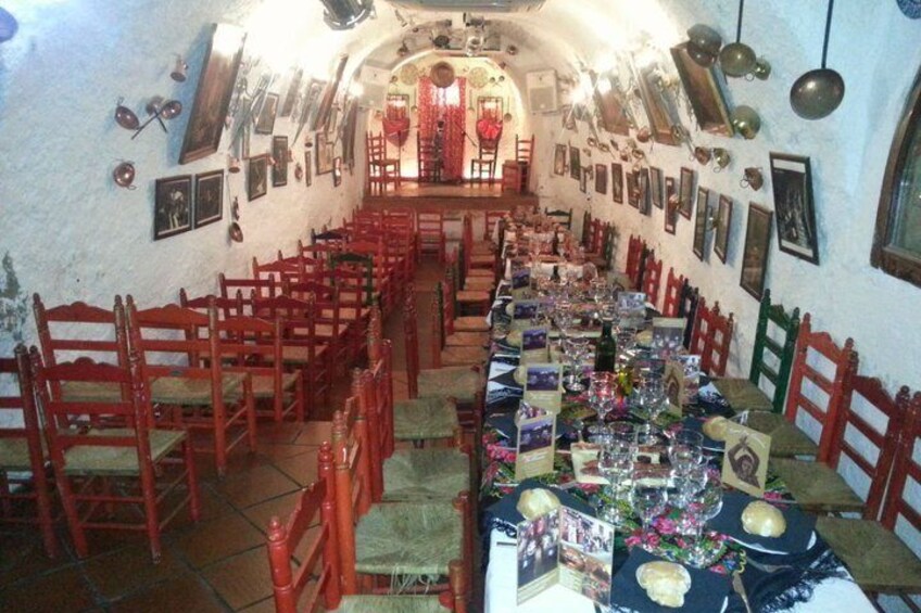 Flamenco and Andalusian Dinner Show in the Caves of Granada 1