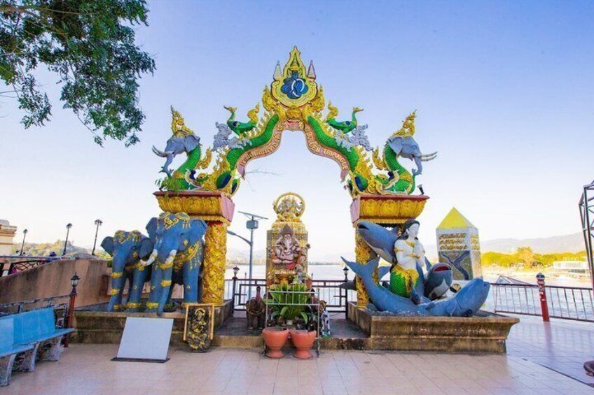 Private Chiang Rai Landmarks and Golden Triangle from Chiang Mai 3