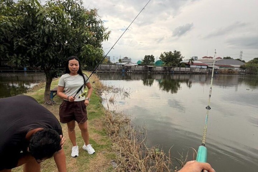 Half Day Fishing and Local Market Experience in Bangkok 4