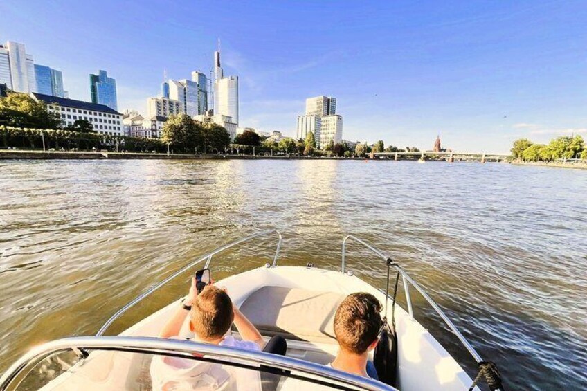 Frankfurt Private Boat Tour Speed Fun and Skyline Sightseeing 2