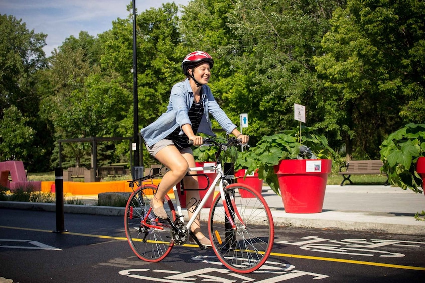 Bike rental at Parcours Gouin with a treat included 1