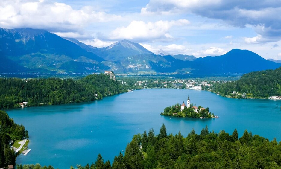 Picture 2 for Activity Lake Bled: 2-hours E-bike rental for ride around the Lake 2