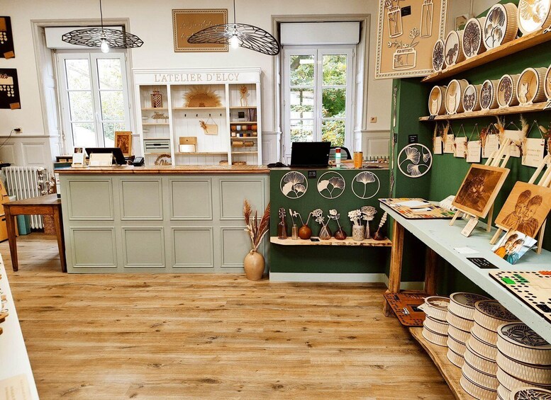 Picture 4 for Activity Nueil-les-Aubiers: Visit to a wood workshop run by a local artisan 5