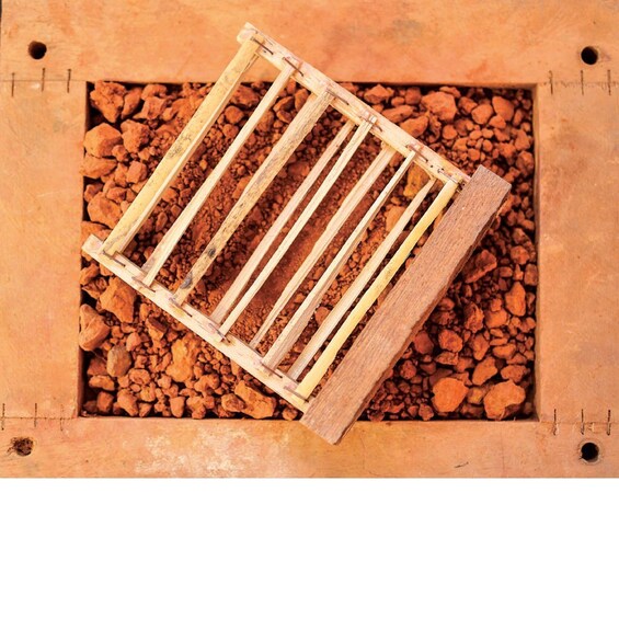 Picture 2 for Activity Barichara: Mold your first pair of wattle and daub 2
