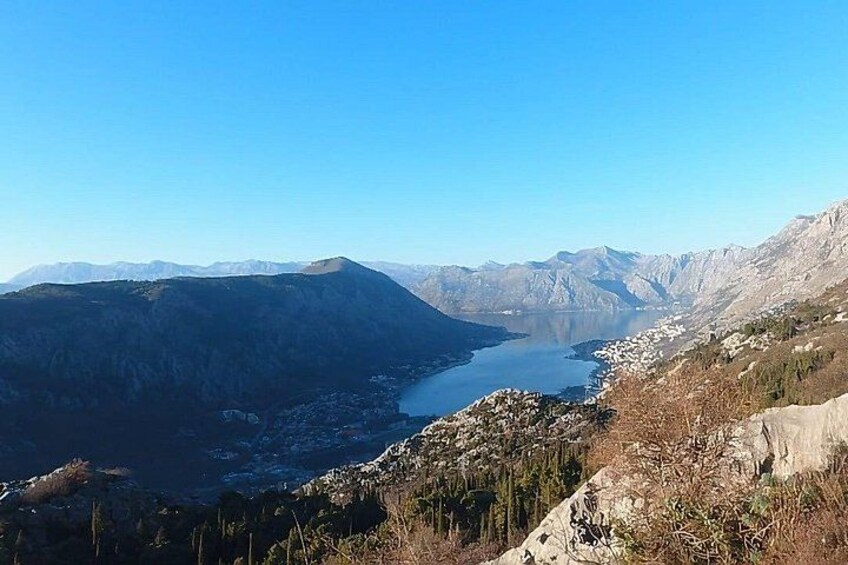 A mountainous landscape with a lake and a clear sky. 4