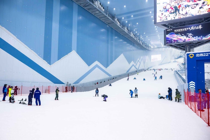 Picture 4 for Activity Shenzhen: Indoor Ski Resort Beginner Slope 5