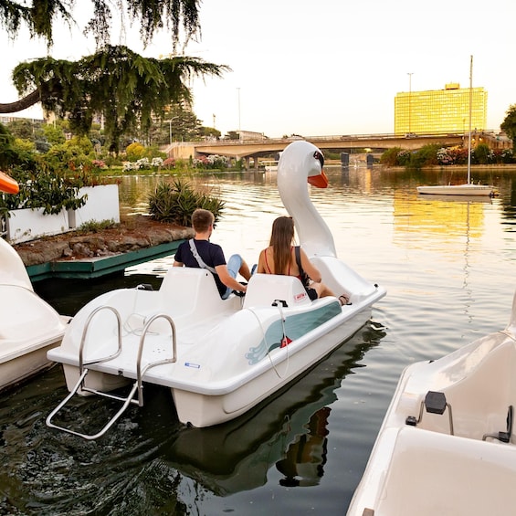 Aperitif on the swan pedal boat at the Laghetto dell'Eur 1