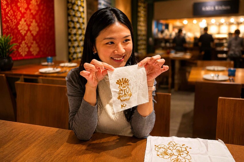 Jakarta: 1-Hour Batik Workshop with Local Instructor 1