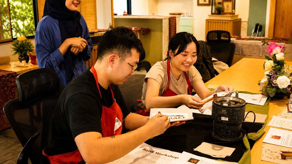 Picture 2 for Activity Jakarta: 1-Hour Batik Workshop with Local Instructor 3