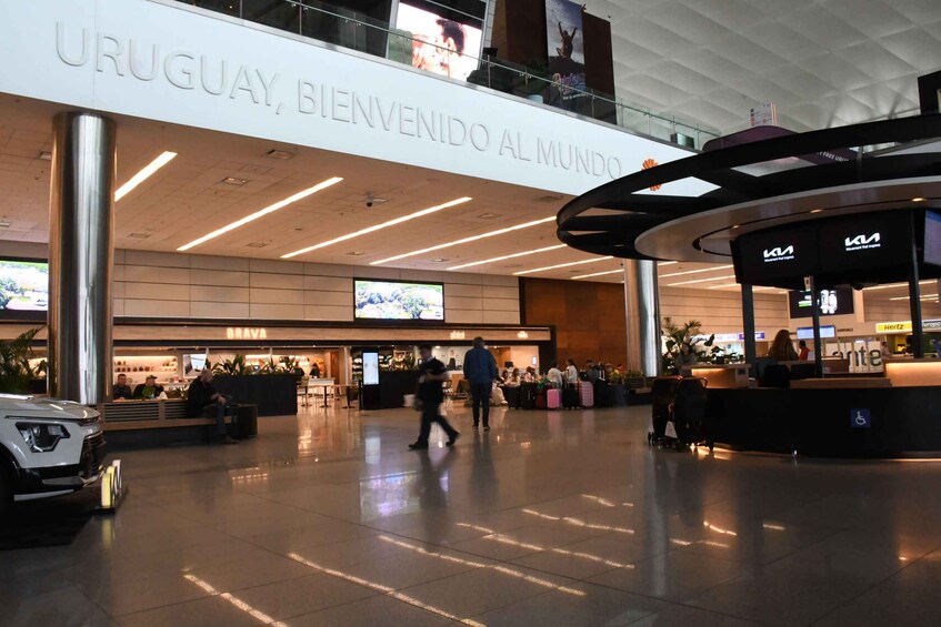 Picture 5 for Activity Traslado ida o ida y retorno al aeropuerto de Montevideo 3