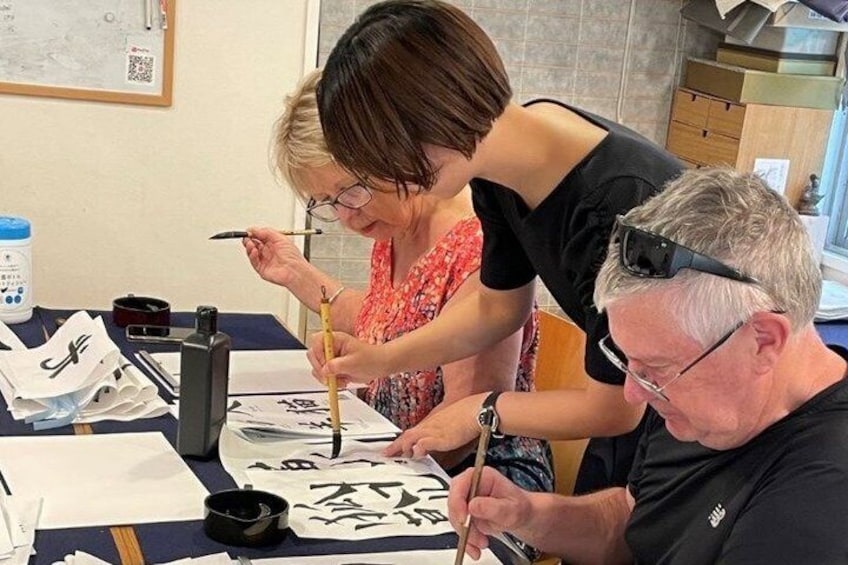 Japanese Calligraphy Cultural Experience in Tokyo 1