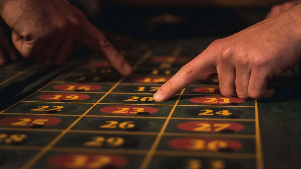 Picture 3 for Activity Trouville-sur-Mer: "Casino Clandestin" Escape Game 2