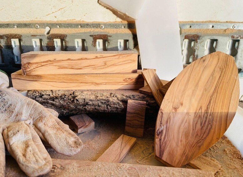 Picture 5 for Activity Ostuni: Olive Woodwork Masterclass with Master Craftman 3