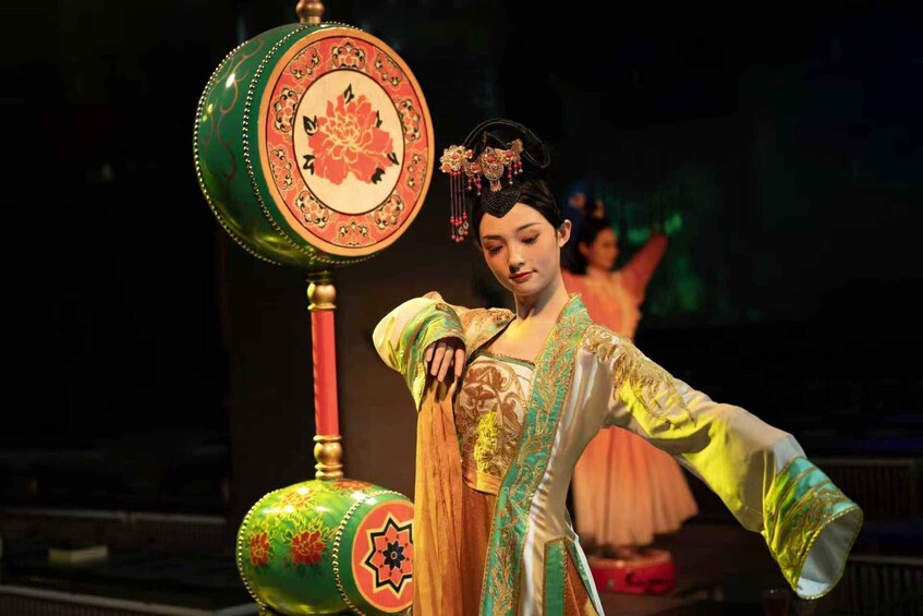 Picture 2 for Activity Suzhou: Royal Cultural Dinner Show - WuGongShengYan 4