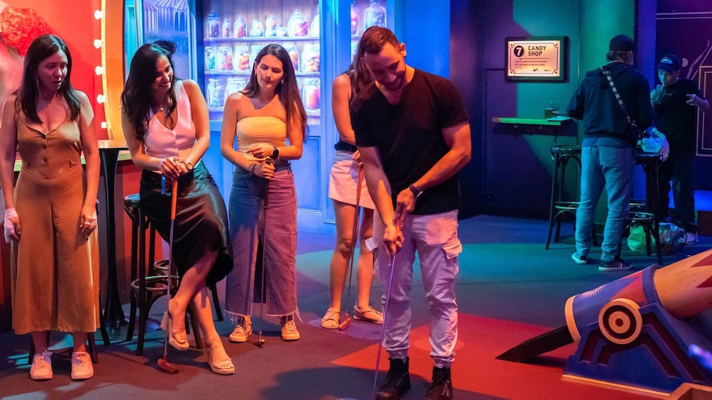 Picture 2 for Activity 9-hole Crazy Golf in Bordeaux 3