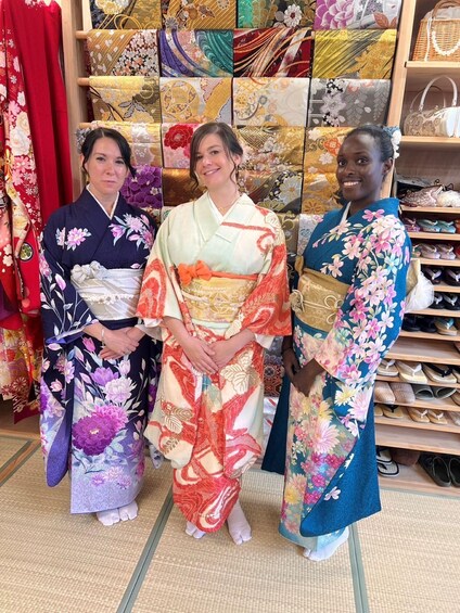 Picture 10 for Activity Dazaifu: Kimono Rental with Hair Styling and Free Time 2