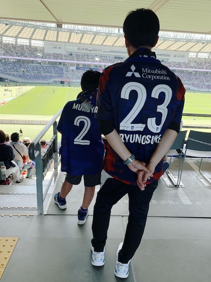 Watch football in Tokyo with a local fan 1