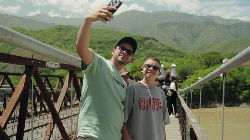 Picture 3 for Activity Coffee Sightseeing Tour + Santa Fé de Antioquia: From Bean to History 2
