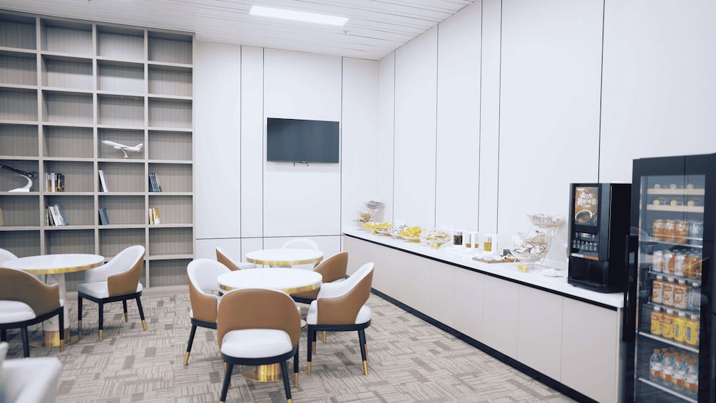 WUA Wuhai City Wuhai Airport: First Class Lounge Access 1
