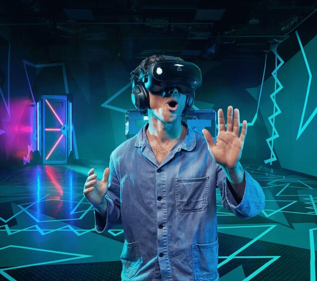 Picture 1 for Activity Dortmund: VR Escape Rooms – 45 minutes of puzzles & team play (wireless) 2