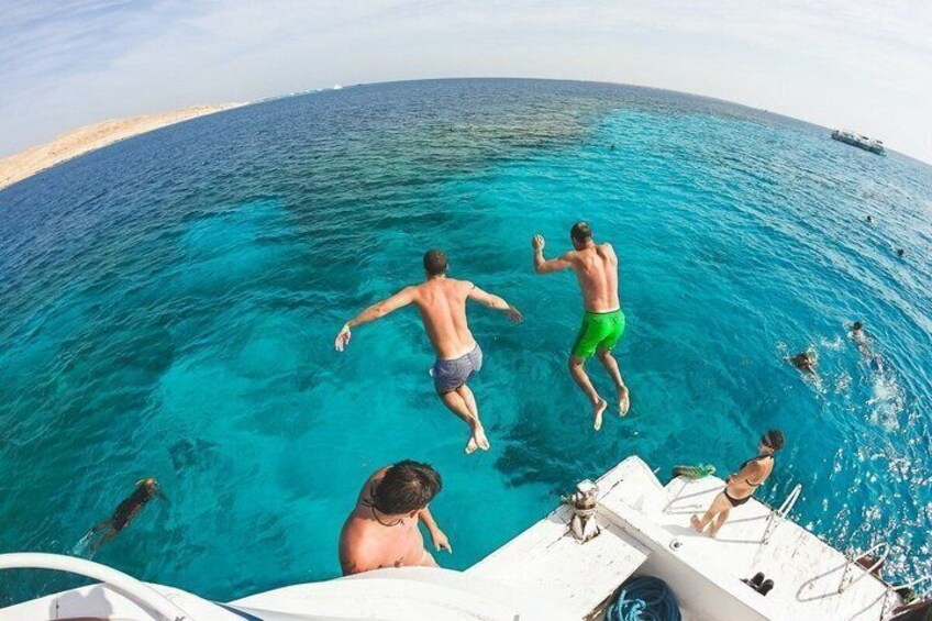 Hurghada Premium Hula Hula Island Cruise with Lunch and Transfers 3