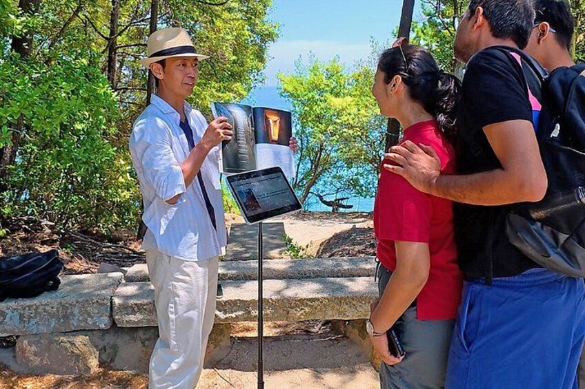 A guide with a map, a group of people, and a scenic view of the sea. 1