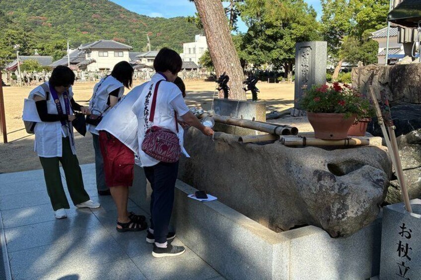 Kotohira–Zentsuji Udon Pilgrimage with Certified Udon Taxi Driver 5