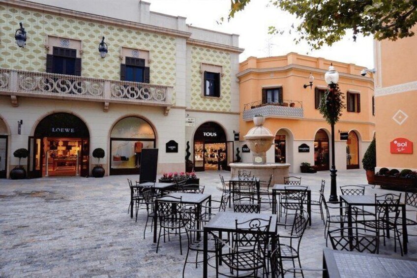 La Roca Village Outlet Shopping Express Round-Trip Shuttle 4