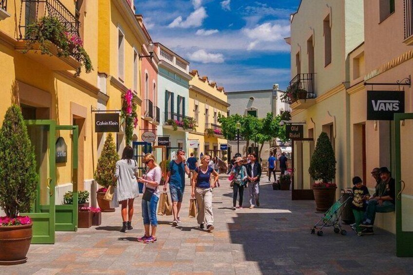 La Roca Village Outlet Shopping Express Round-Trip Shuttle 1