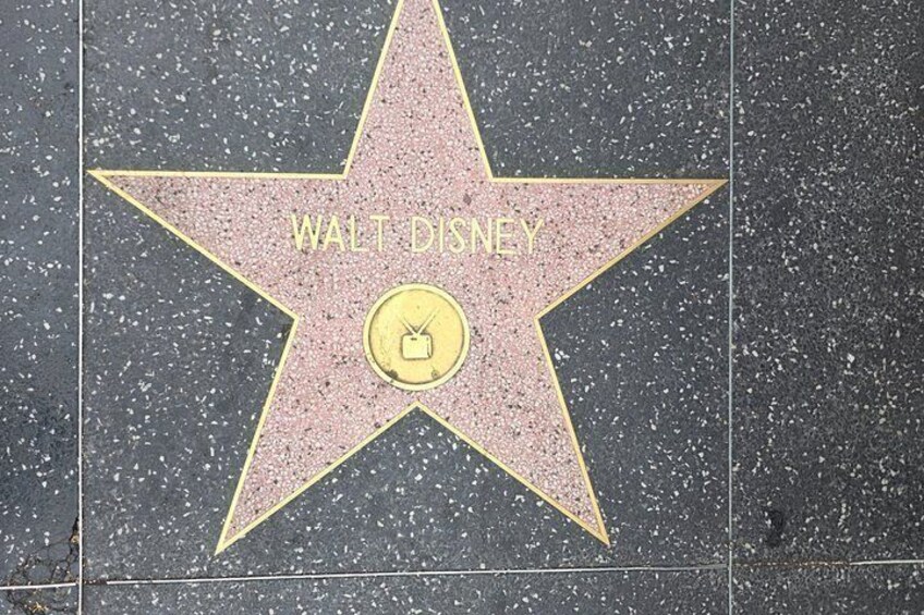 Hollywood Treasure Hunt Tour: Explore and Compete 3