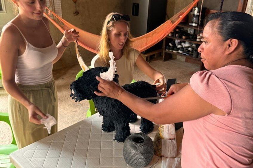 Make your own Mexican Piñata with Help of Expert Hands 5