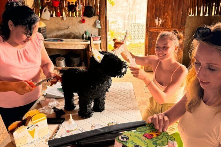 Make your own Mexican Piñata with Help of Expert Hands 1