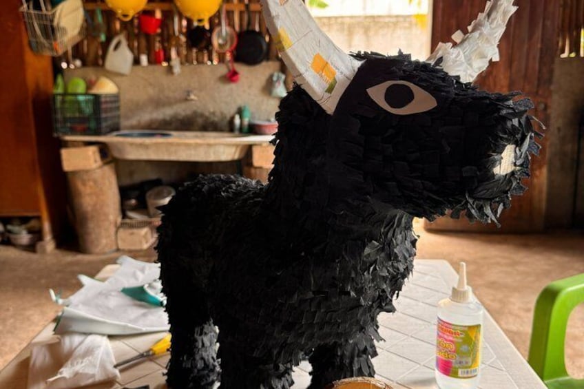 Make your own Mexican Piñata with Help of Expert Hands 2