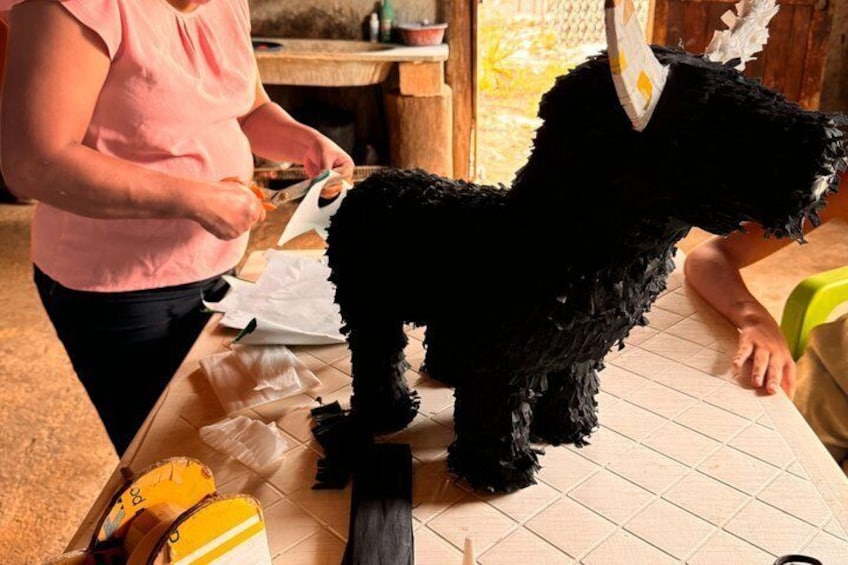 Make your own Mexican Piñata with Help of Expert Hands 4