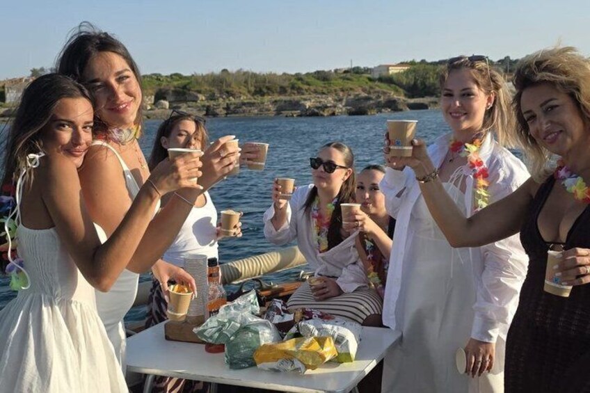 Sorrento Gozzo Boat Tour with Plemmirio Mooring and Aperitif 4