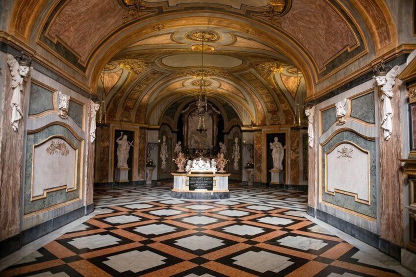 Guided tour of the Royal Tombs 1
