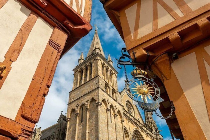 Hello Vannes: Private 2-Hour Intro City Walk with Local Guide 5