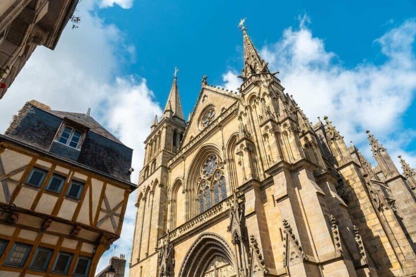 Hello Vannes: Private 2-Hour Intro City Walk with Local Guide 4