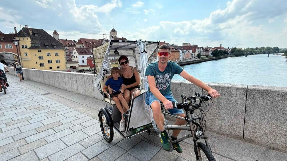 Regensburg: Private Rickshaw City Tour 3